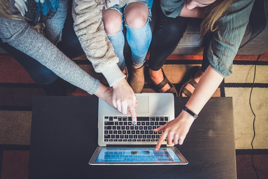 Caroline Allott | Google Ads Specialist | Part-Time CMO Photo 1